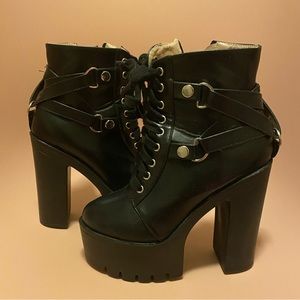 Chunky platform boots